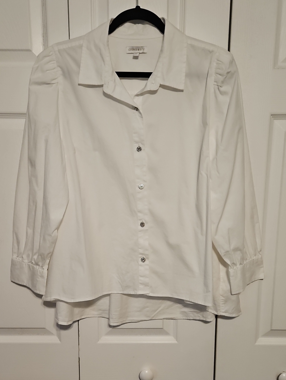 crown & ivy White Button-Front Puff Sleeve Shirt